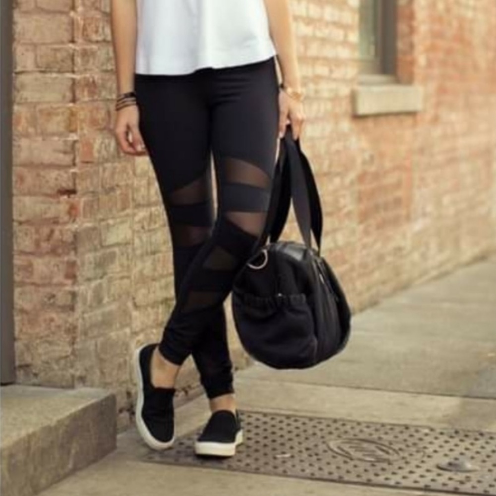 Lululemon Tech Mesh tight - Size 4, Black